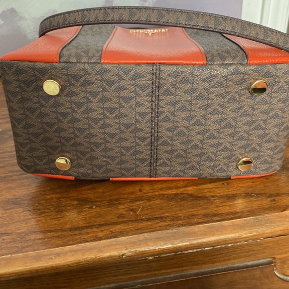 Austin pebbled cross body - Picture 4 of 4